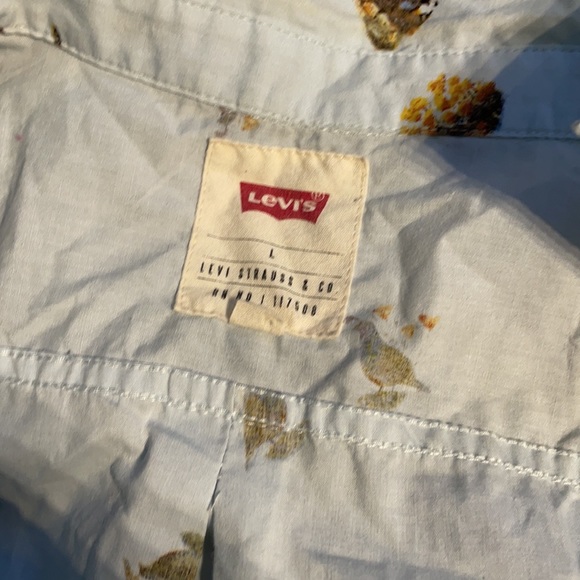 Levi’s button down shirt - Picture 4 of 5